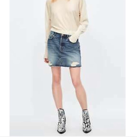 ZARA Denim Distressed Mini Skirt, Size XS, Button Fly, Raw Hem, Fraying, EUC - Picture 1 of 11